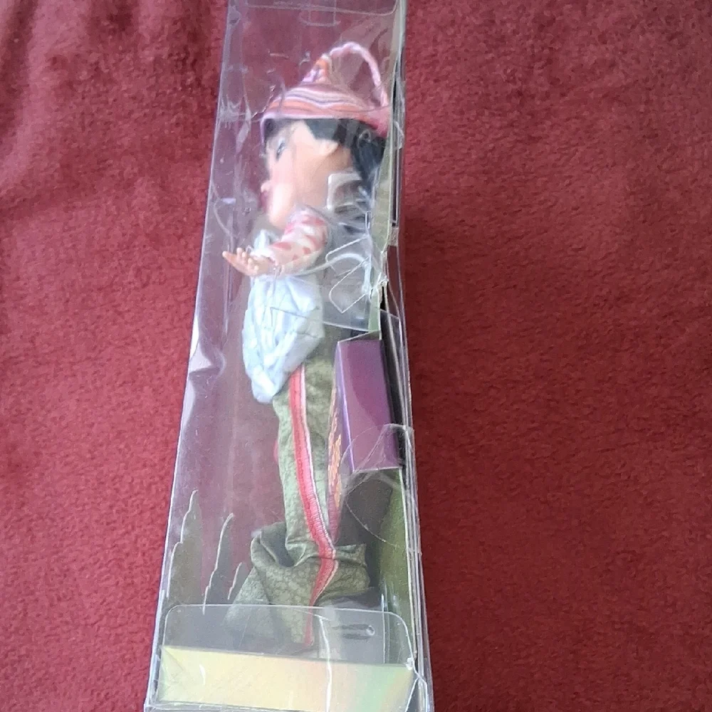 Jade Doll with Fashion Accessories - Picture 8 of 8